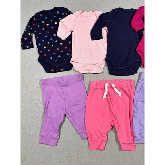 NWOT PRIMARY organic cotton Newborn baby clothing bundle bodysuits pants hat NB - Picture 3 of 6